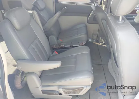 2009 Chrysler Town & Country Touring from USA, damaged, VIN 2A8HR54XX9R597957